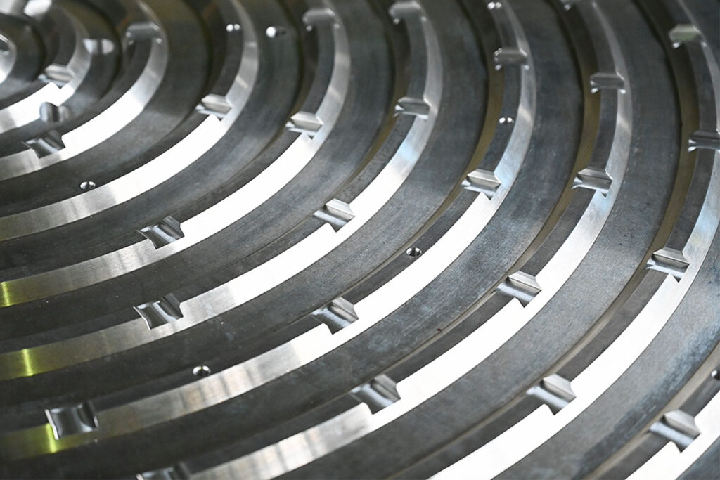 大型の円型部品の加工